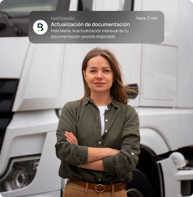 imagen mujer repartidora con una notificación sobre actualizar su documentación